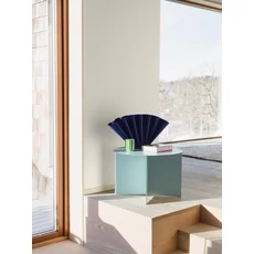 Kép 1/4 - Boras Geometriai mintás modern fehér vlies tapéta Arne Jacobsen Ypsilon White 53 cm X 10 m