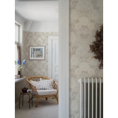 Kép 3/5 - Boras Dália mintás bézs vlies tapéta Dahlia Garden Beige 53 cm X 10 m