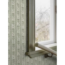 Kép 5/7 - Boras Csíkos virágos skandináv zöld vlies tapéta Nejlikerand Green 53 cm X 10 m