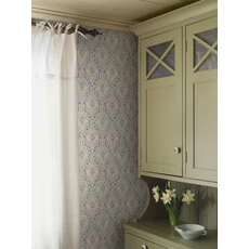 Kép 4/7 - Boras Klasszikus csipke hatású kék vlies tapéta Kvarnholmen Blue 53 cm X 10 m