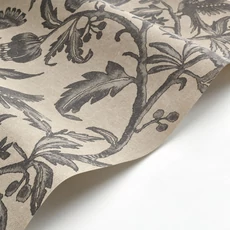 Kép 2/3 - Casadeco Indamintás bézs-fekete vinyl tapéta papagájokkal Etourneau Noir Reglisse 53 cm X 10 m