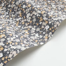 Kép 2/3 - Casadeco Apró virág mintás romantikus fekete-barna vlies tapéta Pansy Noir/Camel 53 cm X 10 m