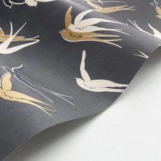 Kép 2/3 - Casadeco Madár mintás modern arany-fekete vlies tapéta Swallow Noir Reglisse 53 cm X 10 m