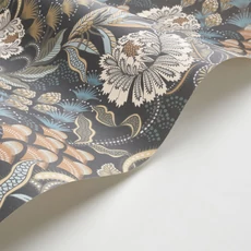 Kép 2/3 - Casadeco Exkluzív angol virág mintás fekete vlies tapéta Bloomsbury Noir Reglisse 53 cm X 10 m