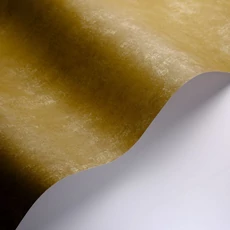 Kép 2/3 - Casadeco Elegáns olivazöld vlies tapéta kőhatású mintázattal Prague Stone Uni Olive 53 cm X 10 m