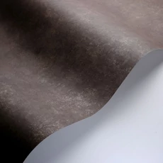 Kép 2/3 - Casadeco Elegáns kakóbarna vlies tapéta kőhatású mintázattal Prague Stone Uni Cacao 53 cm X 10 m