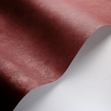 Kép 2/3 - Casadeco Elegáns bordó vlies tapéta kőhatású mintázattal Prague Stone Uni Amarena 53 cm X 10 m