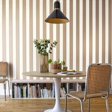 Kép 3/3 - Caselio Elegáns csíkos barna vinyl tapéta fekete széllel Moonlight Golden Lines Camel Blanc 53 cm X 10 m