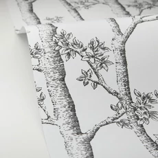 Kép 2/3 - Caselio Fa mintás modern fekete-fehér vlies tapéta Automne Blanc 53 cm X 10 m