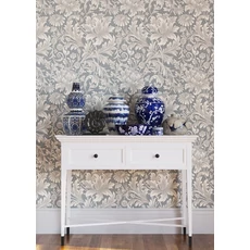 Kép 2/2 - KT-Exclusive Elegáns virágos világoskék vlies tapéta British Heritage Sky Blue 52 cm X 10 m