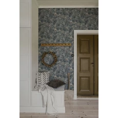 Kép 3/4 - Sandberg Virág mintás klasszikus kék vlies tapéta Linda Misty Blue 53 cm X 10 m