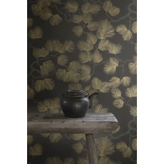 Kép 2/5 - Sandberg Fenyő mintás modern fekete vlies tapéta Pine Black 53 cm X 10 m