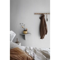 Kép 3/5 - Sandberg Klasszikus keskeny csíkos bézs vlies tapéta Estelle Sandstone 53 cm X 10 m