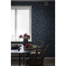 Kép 3/3 - Sandberg Elegáns virágos sötétkék vlies tapéta Elin Midnight Blue 53 cm X 10 m