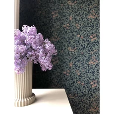 Kép 6/7 - Sandberg Klematisz mintás vintage sötétkék vlies tapéta Linnea Midnight Blue 53 cm X 10 m