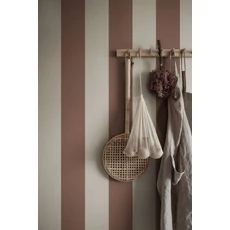 Kép 2/3 - Sandberg Elegáns csíkos bordó vlies tapéta Magnus Burgundy 53 cm X 10 m