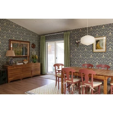 Kép 4/5 - Sandberg Art nouveau stílusú sötétkék vlies tapéta Till Carl Indigo 53 cm X 10 m