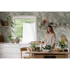 Kép 2/4 - Sandberg Nagy virágos elegáns zöld vlies tapéta Ava Sage Green 53 cm X 10 m