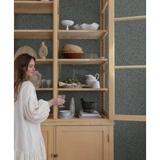 Kép 3/3 - Sandberg Levélmintás modern kék vlies tapéta Sigfrid Classic Blue 53 cm X 10 m