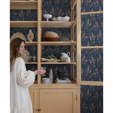 Kép 2/3 - Sandberg Pipacsos skandináv kék vlies tapéta Emma Classic Blue 53 cm X 10 m