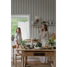 Kép 4/4 - Sandberg Elegáns csíkos zöld vlies tapéta Sam Sage Green 53 cm X 10 m