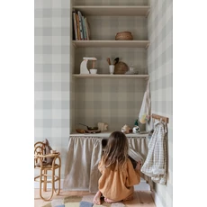 Kép 5/6 - Sandberg Cottage stílusú kockás kék vlies tapéta Lykke Misty Blue 53 cm X 10 m