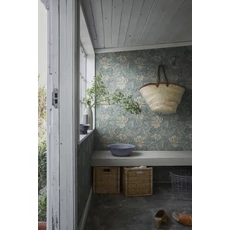 Kép 3/3 - Sandberg Klasszikus virágos kék vlies tapéta Daphne Misty Blue 53 cm X 10 m