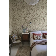 Kép 3/4 - Sandberg Romantikus futórózsa mintás bordó vlies tapéta Solliden Burgundy 53 cm X 10 m