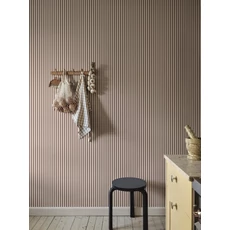 Kép 2/3 - Sandberg Klasszikus keskeny csíkos bordó vlies tapéta Estelle Burgundy 53 cm X 10 m