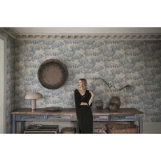 Kép 2/2 - Sandberg Elegáns cédrusfás világoskék vlies tapéta Alba Light Blue 53 cm X 10 m