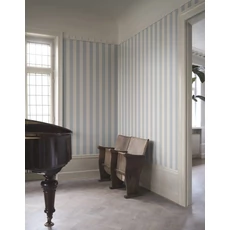 Kép 2/3 - Sandberg Elegáns csíkos kék vlies tapéta Sam Light Blue 53 cm X 10 m
