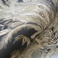 Kép 2/2 - Sketchtwenty3 Pávatollas fekete-arany vlies tapéta Medici Graphite Beads 53 cm X 10 m