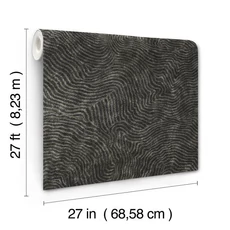 Kép 2/9 - York Faerezetes texturált fekete vlies tapéta metálfénnyel Modern Wood Black 68,58 cm X 8,22 m