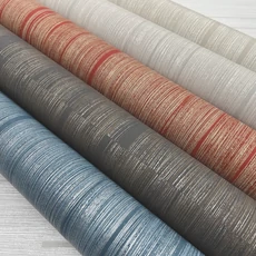 Kép 3/12 - York Vonalrajzos elegáns piros vlies tapéta finom arany fénnyel Line Stripe Brick 68,58 cm X 8,22 m