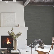 Kép 7/12 - York Vonalrajzos elegáns sötétszürke vlies tapéta finom arany fénnyel Line Stripe Charcoal 68,58 cm X 8,22 m