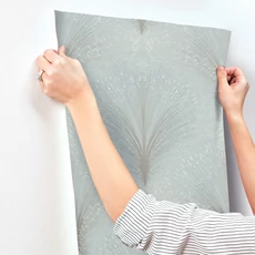 Kép 5/11 - York Metál fényes modern kék vlies tapéta Papyrus Plume Sky 68,58 cm X 8,22 m