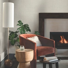 Kép 11/12 - York Chevron mintás törtfehér vlies tapéta Flatiron Geometric Pearl Gray 52 cm X 10 m