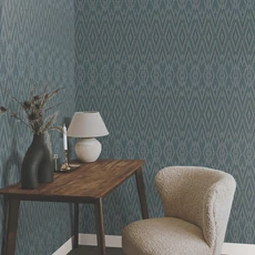 Kép 8/9 - York Ikat mintás sötétkék vlies tapéta Diamond Marquise Tropicana 68,58 cm X 8,22 m