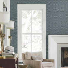 Kép 9/9 - York Ikat mintás sötétkék vlies tapéta Diamond Marquise Tropicana 68,58 cm X 8,22 m