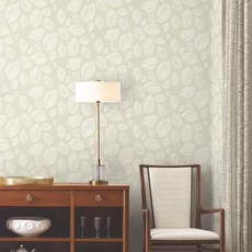 Kép 6/8 - York Levélmintás barna vlies tapéta szatén fénnyel Contoured Leaves Sand 68,58 cm X 8,22 m