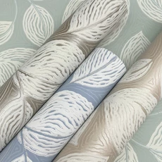 Kép 2/8 - York Levélmintás barna vlies tapéta szatén fénnyel Contoured Leaves Sand 68,58 cm X 8,22 m