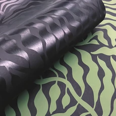 Kép 2/7 - York Absztrakt levélmintás fekete vlies tapéta Fern Fronds Black 68,58 cm X 8,22 m