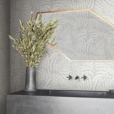 Kép 4/8 - York Absztrakt levélmintás szürke-fehér vlies tapéta Fern Fronds Grey/White 68,58 cm X 8,22 m