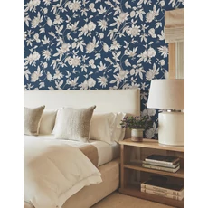 Kép 2/6 - York Egzotikus viráginda sötétkék vlies tapéta Passion Flower Toile Navy 68,58 cm X 8,22 m