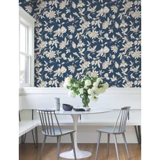 Kép 3/6 - York Egzotikus viráginda sötétkék vlies tapéta Passion Flower Toile Navy 68,58 cm X 8,22 m