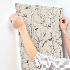 Kép 6/6 - York Bambuszerdőt ábrázoló bézs vlies tapéta Bambou Toile Beige 68,58 cm X 8,22 m