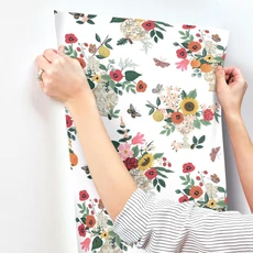 Kép 7/7 - York Virágcsokrok lepkékkel piros vlies tapéta Flower Studies Rose Multi 68,58 cm X 8,22 m