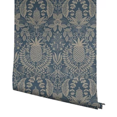 Kép 4/7 - York Ananászos damaszk mintás sötétkék vlies tapéta Pineapple Damask Navy 68,58 cm X 8,22 m