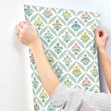 Kép 7/7 - York Vintage virágos rácsos zöld vlies tapéta Estee Garden Sage Multi 68,58 cm X 8,22 m