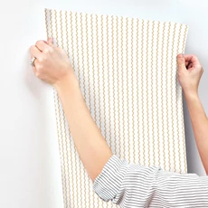 Kép 7/7 - York Hullámos arany vlies tapéta Rickrack Gold 68,58 cm X 8,22 m